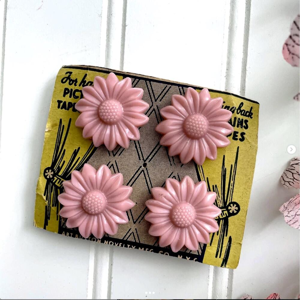 Vintage Tiebacks Curtain Push Pin Pink Plastic Celluloid Flower Daisy Card Back